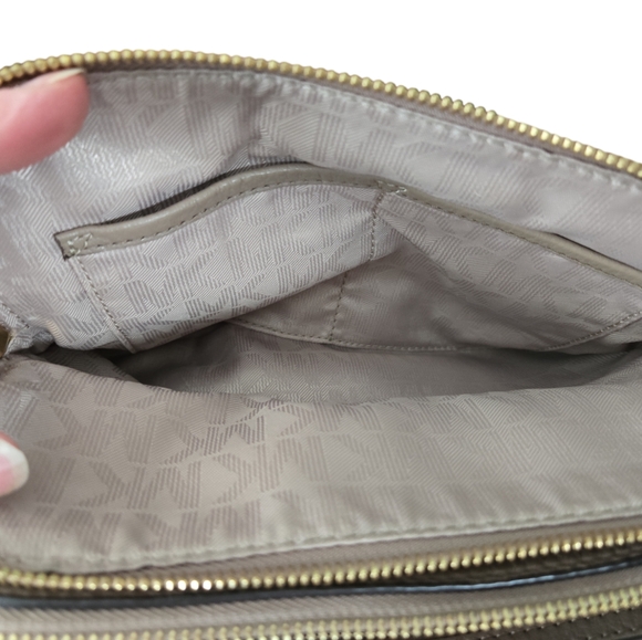 MICHAEL KORS POCKETBOOK - Picture 5 of 10